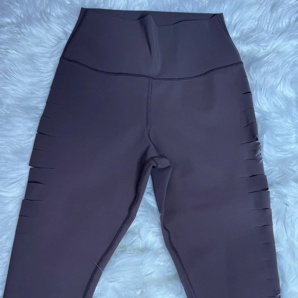 NWOT ALO YOGA High Waist Slice Capri Leggings for Yoga Pants SMALL